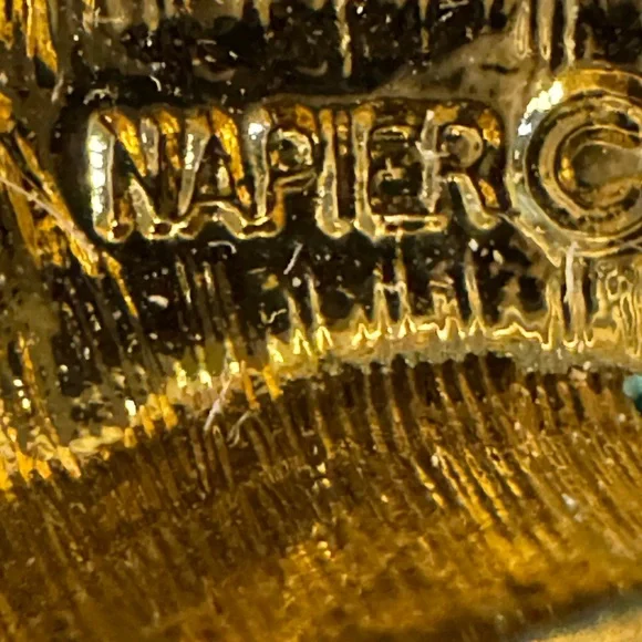 Dolphin Brooch Pin Jumping Signed Napier Gold Tone Metal Shiny Vintage - Picture 3 of 3